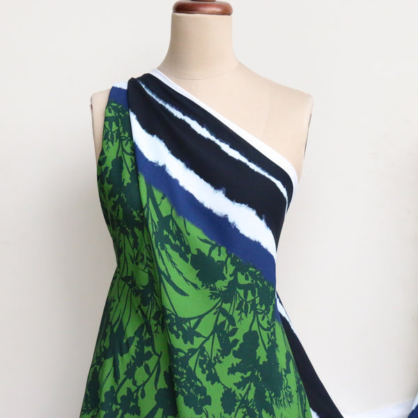 Last Chance of Oasis Verde Viscose - Border Print